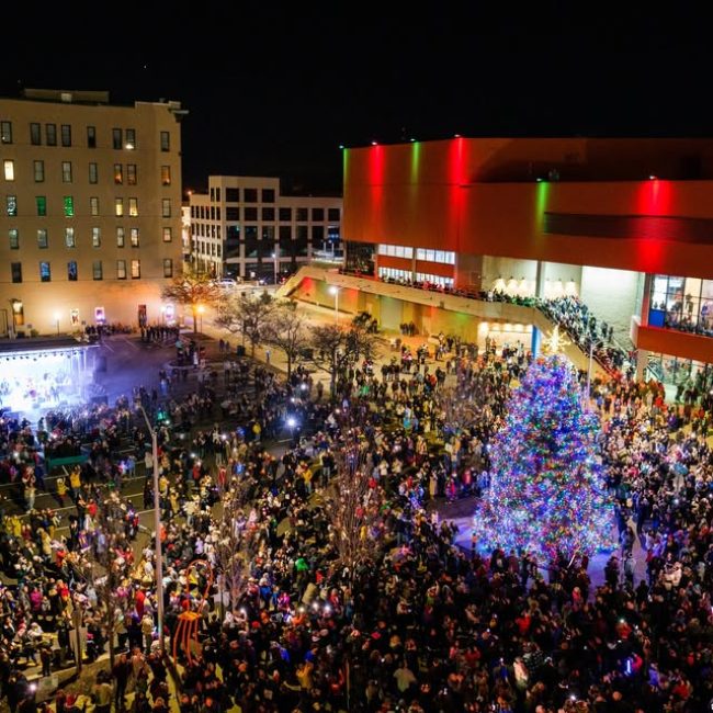 Stroll on State, River District : Downtown Rockford, IL
