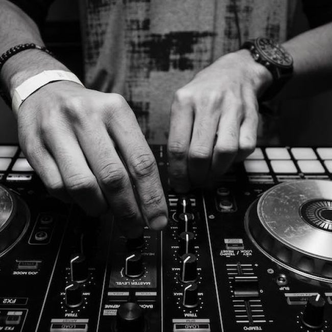DJ @ Jax Pub